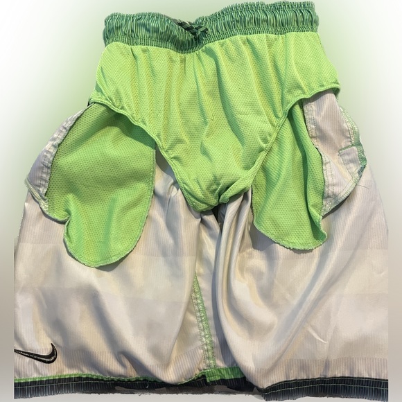 Nike Boy’s Swimming Trunks size small - Picture 2 of 7